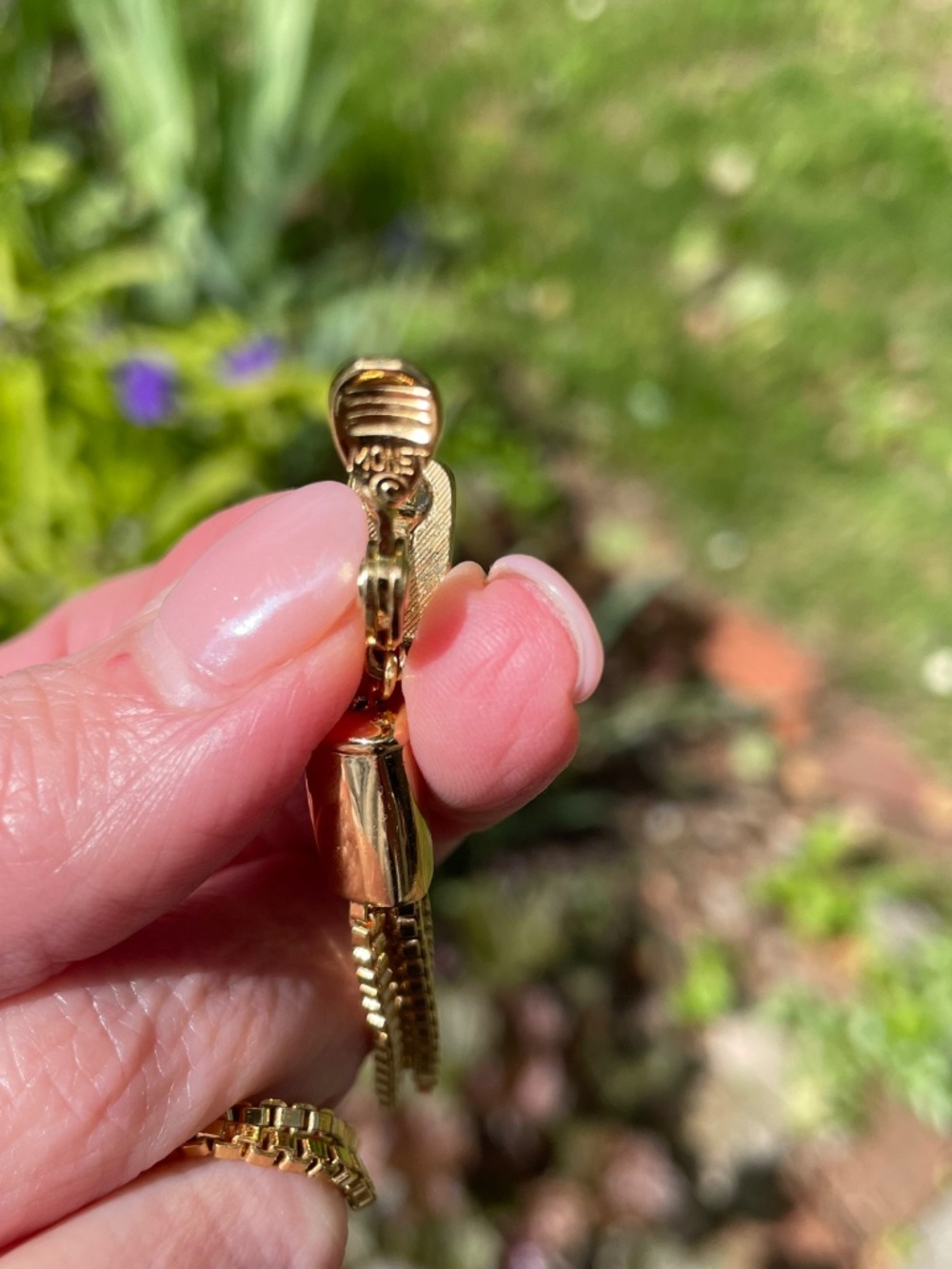 Vintage Monet Signed Clip Earrings with Box Chain and Fringe Tassel in Gold-tone - Picture 6 of 6